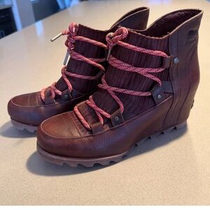 SOREL women's SANDY WEDGE REDWOOD ankle BOOTS sz 9 style 1758521 minimal wear